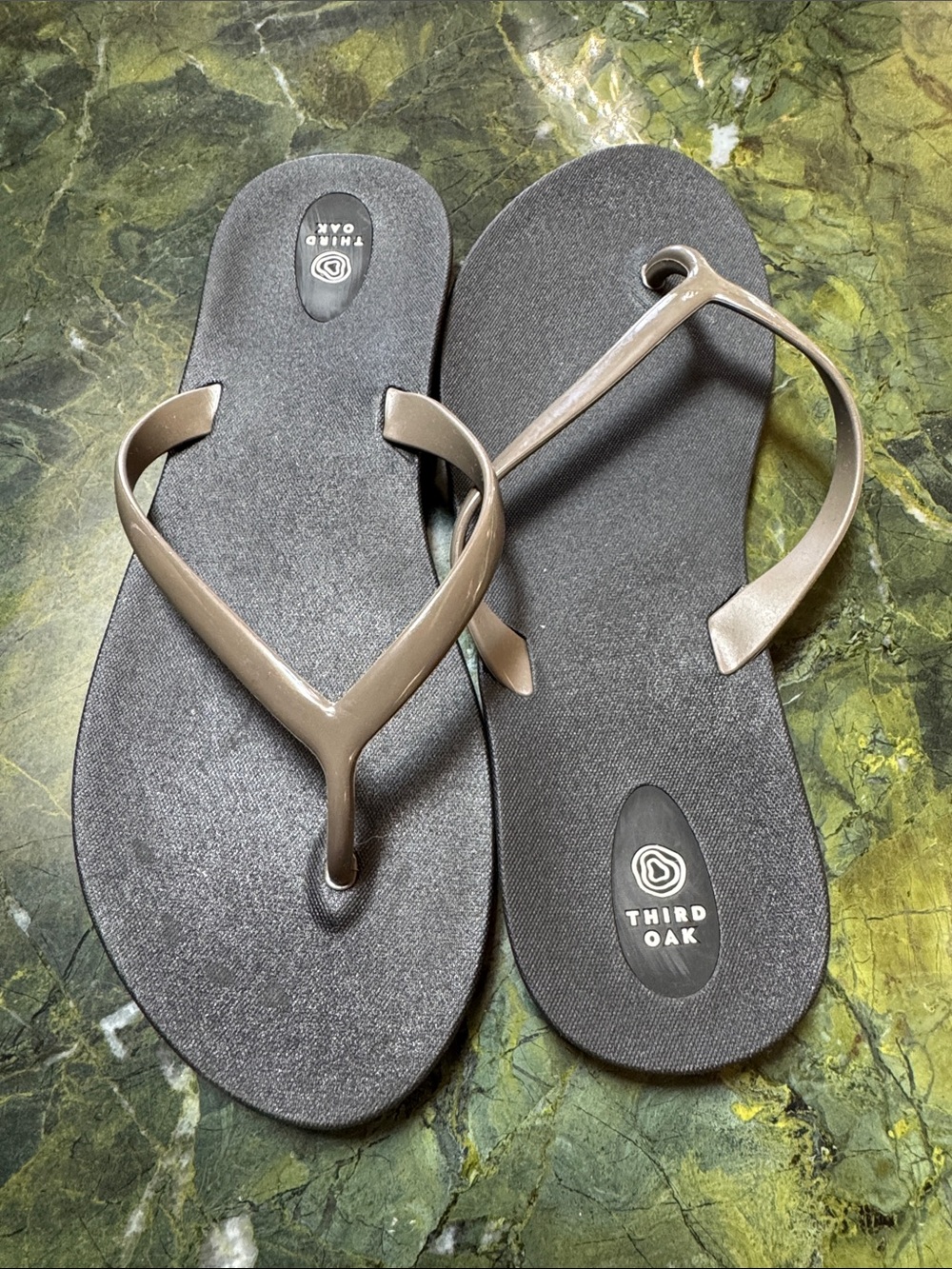Third Oak women's flip-flop sandals   Neutral grey color, US 7